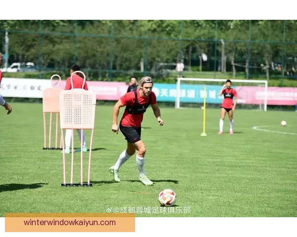 足球冬训安排即将公布，球队紧锣密鼓备战新赛季。