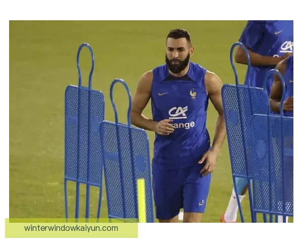 本泽马技术特点解析：脚法精准与战术意识兼备，表现稳健。